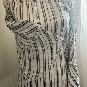 Anthropology Black n White , Buttery Soft Top Size Medium, Bell Sleeves, ( Bin1)